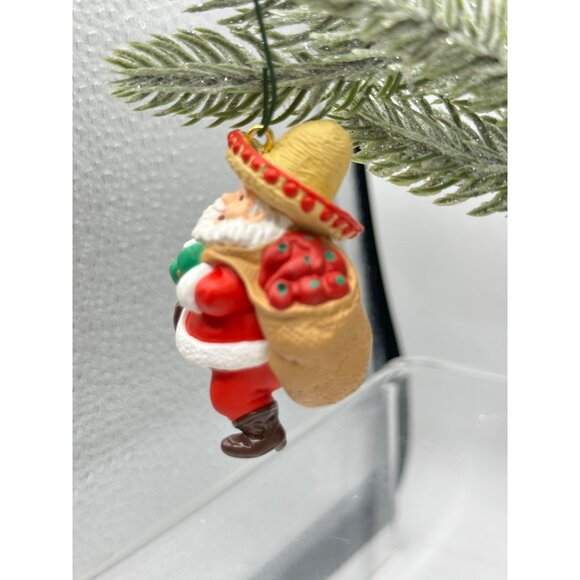 Hallmark 1999 Keepsake Ornament Feliz Navidad Santa Peppers Christmas QX6999 - Picture 4 of 10
